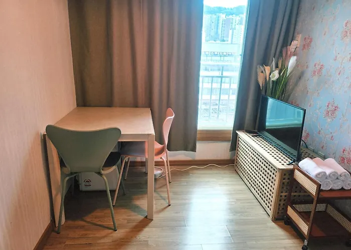 Bukhansan Hanok Elevator & Luggage 무료주차
